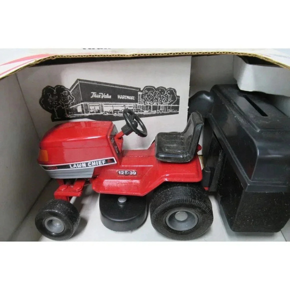 Vintage 1/16 Lawn Chief True Value Hardware Steerable Riding Mower Bank Die Cast - Picture 2 of 6